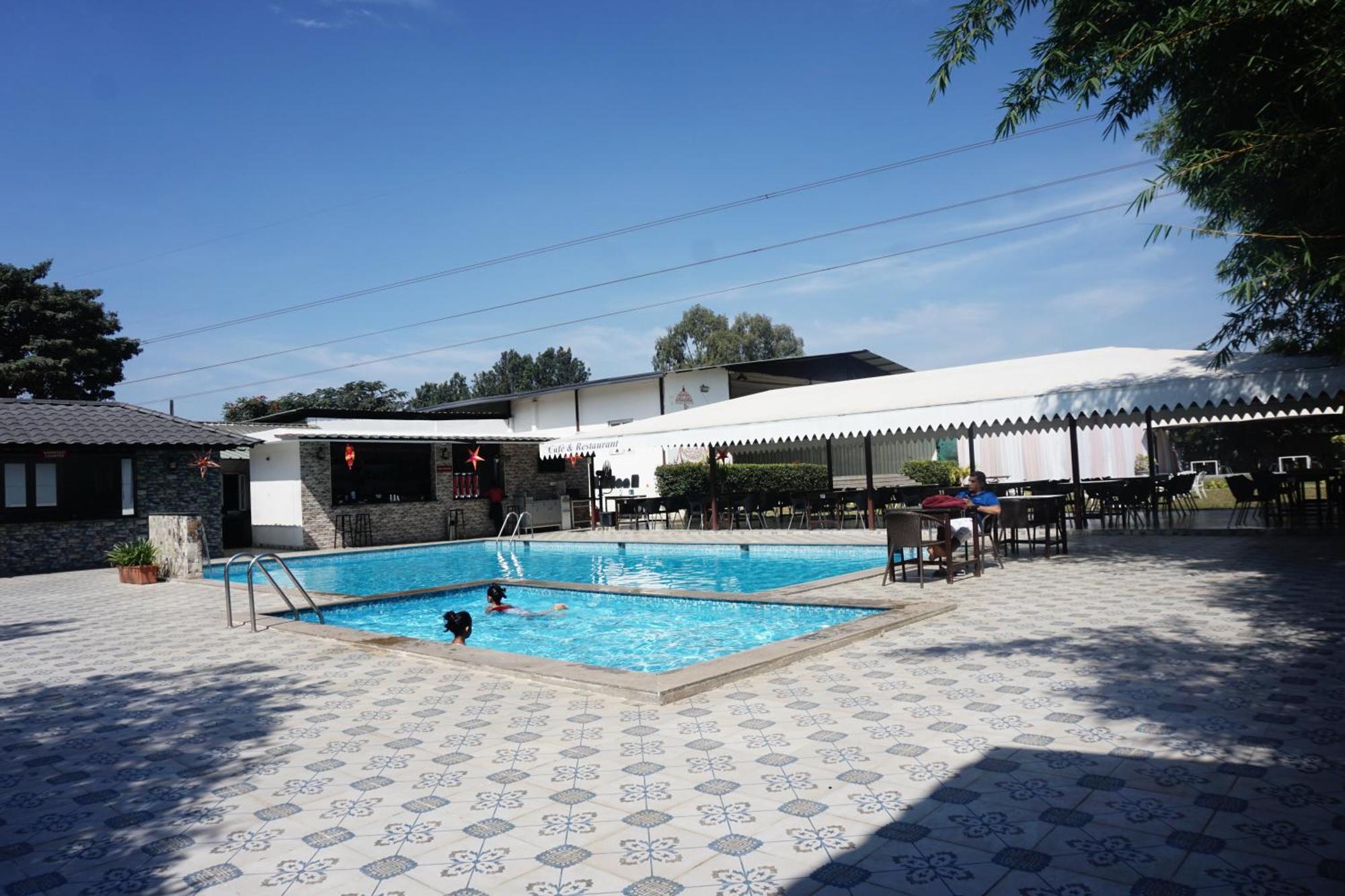 Vistar Resort & Hotels Kammasandra Exterior photo